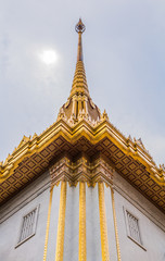 Fototapeta premium roof laythai temple with sky thailand