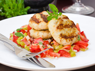 Grilled cutlets and salad of paprika and tomatoes