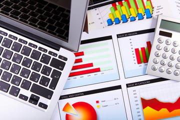 Obraz premium Financial papers on the table