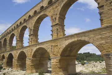 Fototapeta na wymiar Ogólny widok na Pont du Gard (Francja)