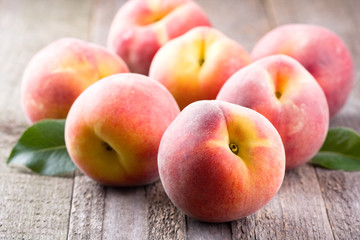 Fototapeta na wymiar fresh peaches