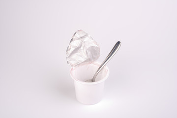 vasetto di yogurt vuoto