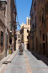 Fototapeta na wymiar Typowe hiszpańskie ulicy z pamiątkami
