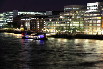 Fototapeta na wymiar Londyn nocą