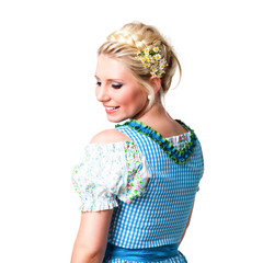 attraktive blonde Frau in Trachtenmode