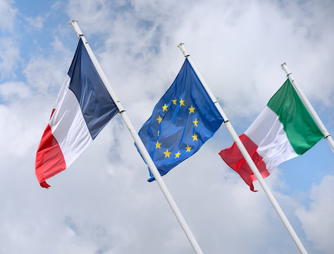 drapeaux fran&ccedil;ais,italien et europ&eacute;en,vrp