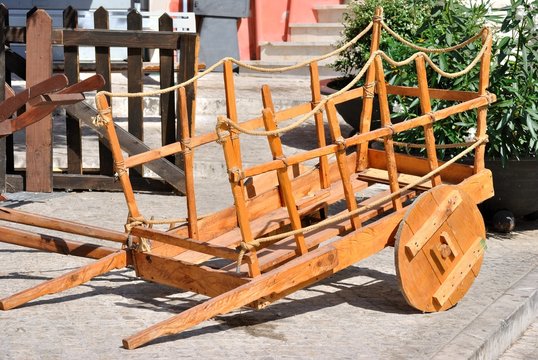 Vecchio carretto in legno