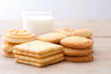 Fototapeta na wymiar Milk with cookie on wood table