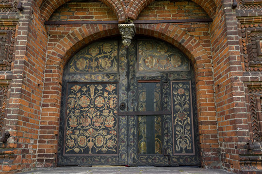 Large gate in Russian Church