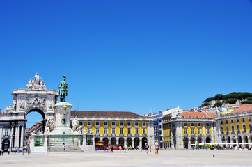 Fototapeta na wymiar Dziedziniec pałacu placu w Lizbonie