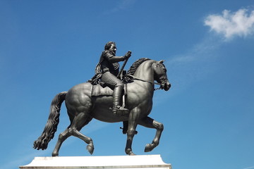 Fototapeta na wymiar Paris posąg Henri IV