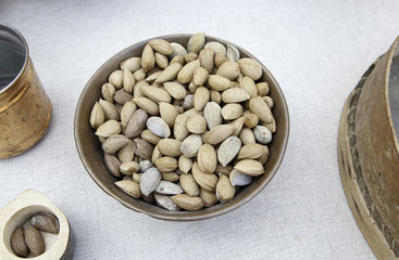 Raw almonds