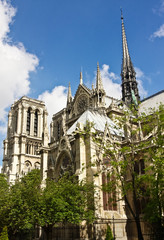 Fototapeta na wymiar Widok z boku z Notre Dame