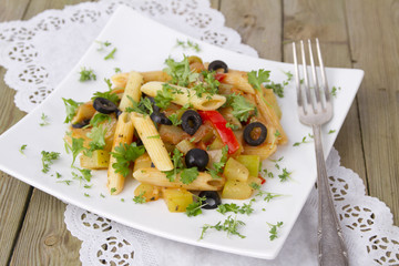 nudelpfanne mit gemüse