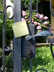 handle and post-it