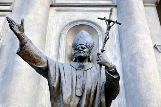 Fototapeta Statue of Pope John Paul the 2nd in warsaw, Poland.