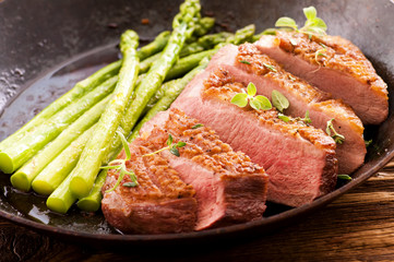 entenbrustfilet mit Spargel