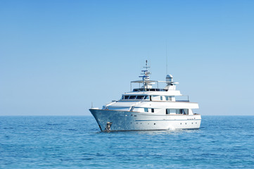 Fototapeta na wymiar Luxury yacht cruising