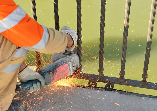 Trabajador con rotafl&eacute;s