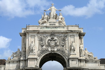 Fototapeta na wymiar Triumphal arch at Praca do Comercio in Lisbon, Portugal
