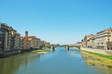 Fototapeta na wymiar Widok z Ponte Vecchio, Florencja, Włochy