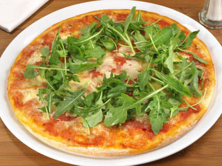 Pizza mit Ruccola