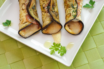 Fagottini di melanzane con speck e formaggio