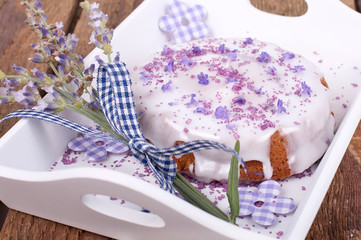 kleiner Rührkuchen mit Lavendel