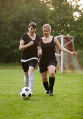 Zweikampf beim Frauenfußball