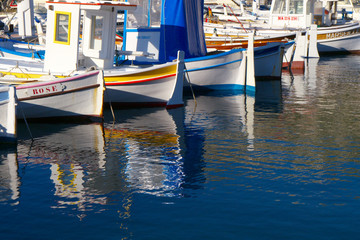 Fototapeta na wymiar boat reflections