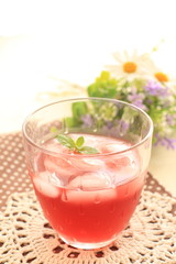 summer soft drink, raspberry iced tea