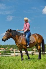 Obraz premium happy woman on horse
