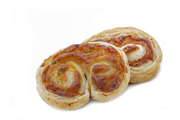 Pikante Schweinsöhrchen auf weißem Hintergrund