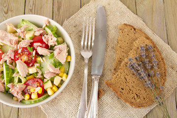 thunfisch salat mit brot