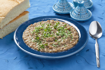 Moroccan lentil salad and bread