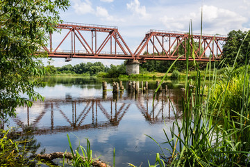 Мост над рекой