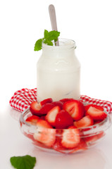 Joghurt mit Erdbeeren