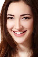 Obraz premium dziewczyna piękna twarz szczęśliwa uśmiechnięta i patrząc na kamery