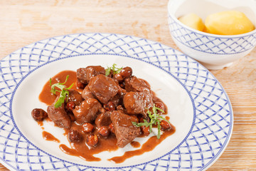 beef with hazelnuts