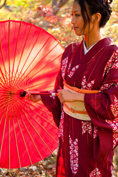 japanese kimono woman in autumn