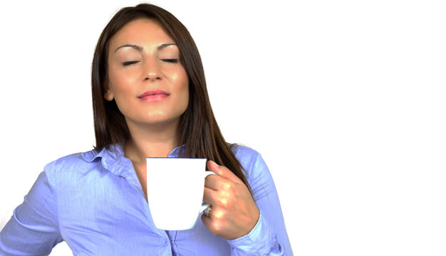 M11 12 Frau genießt Kaffee