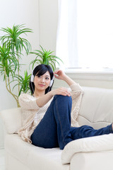 a young asian woman listen to music