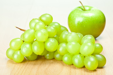 Green apple and grapes