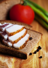 lard on toast with tomato