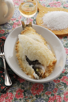 在盐烤的鱼 Fish baked in salt Poisson en cro&ucirc;te de sel