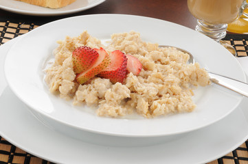 Oatmeal with strawberrie