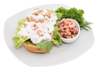 Shrimp-Salad on a roll (plate-version)