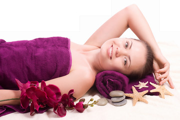 Obraz na płótnie Canvas Beauty spa woman with flower on background