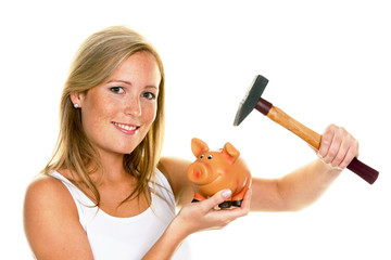 junge Frau schlachtet ihr Sparschwein
