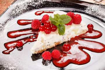 cheesecake with red currant and mint